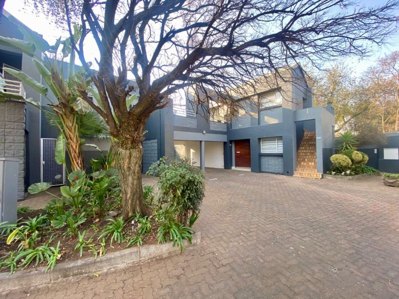 Charming Ground-Floor Unit in The Hutch: Your Serene Escape! - Photo 5