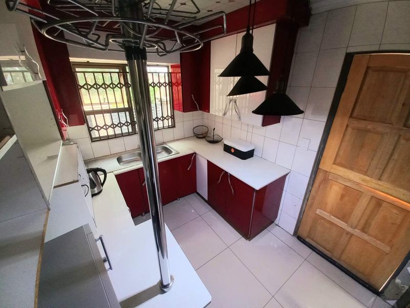 Three bedrooms house for sale in Elandspoort - Photo 4