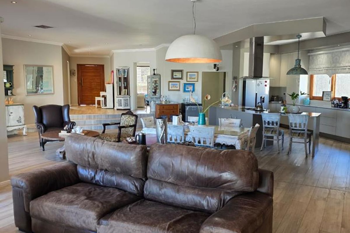 Upmarket house for sale at Finkenstein Estate - Photo 4