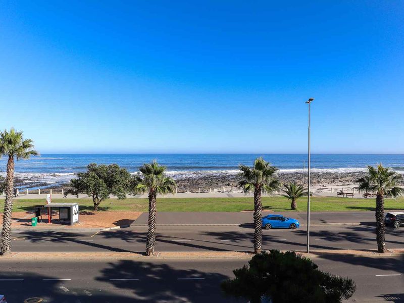 Exceptional Seafront Apartment - Photo 3