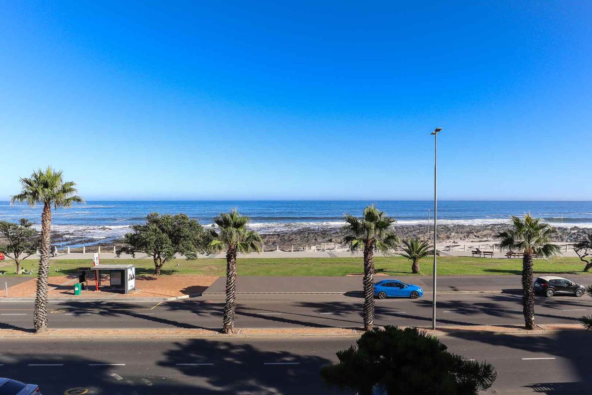 Exceptional Seafront Apartment - Photo 3