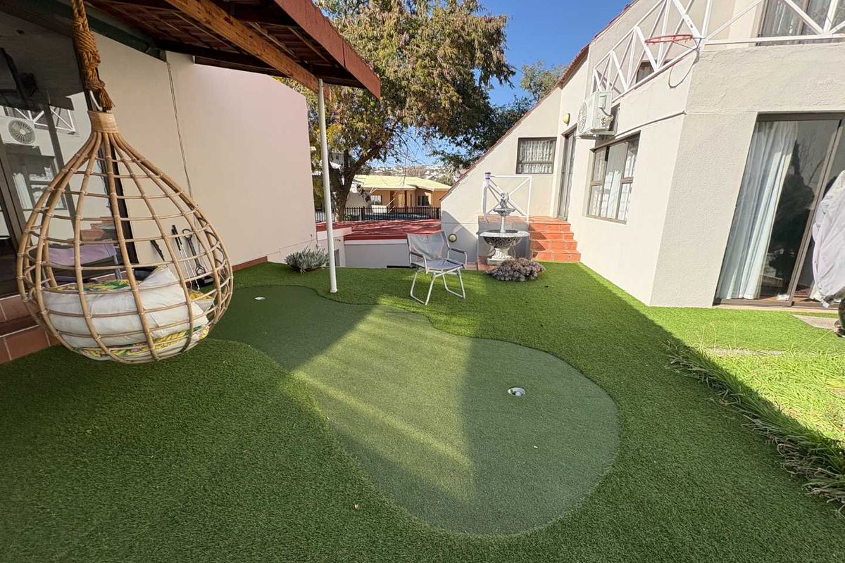 Spacious Family Home with Flatlet, Office & Entertainment Area – Ludwigsdorf - Photo 2