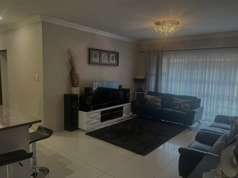 3 Bedroom Townhouse For Sale in Pretoria North - Photo 7