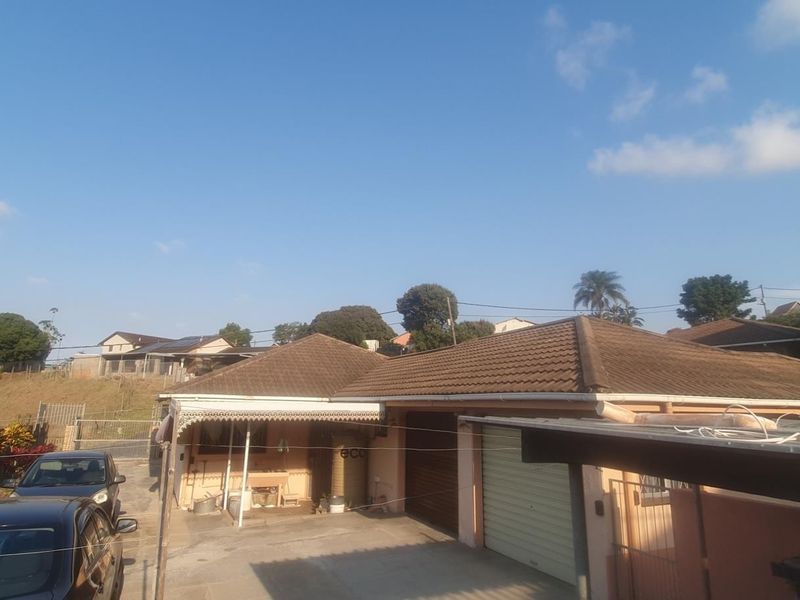 4-Bedroom Home with Double Garage &amp; Large Yard - Photo 1