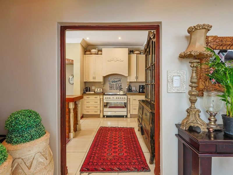 Timeless Luxury in Waterkloof Golf Estate - Photo 8