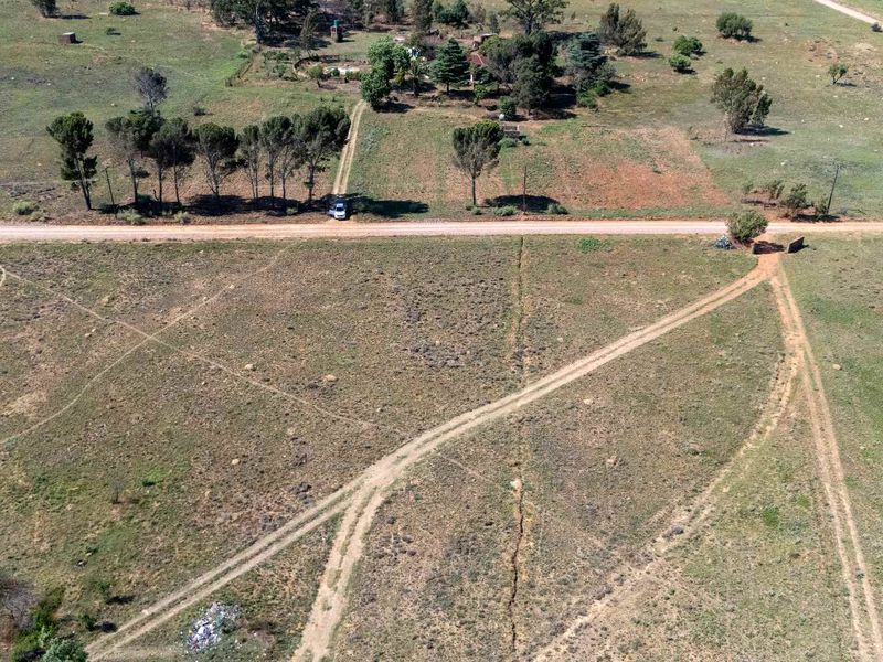 Spacious Stand with Endless Potential - Photo 3