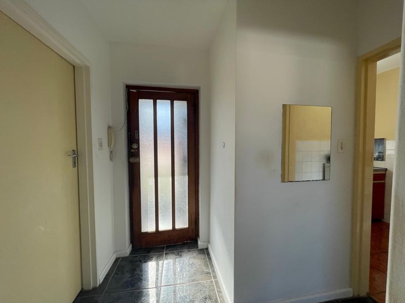 1 Bedroom Apartment in secure complex - Photo 8