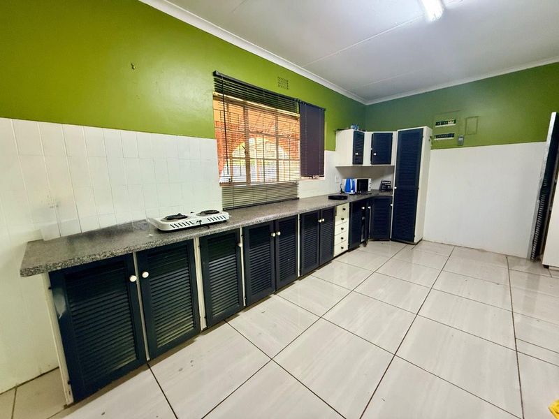 4 Bedroom property with flatlet situated in sought after area. - Photo 6