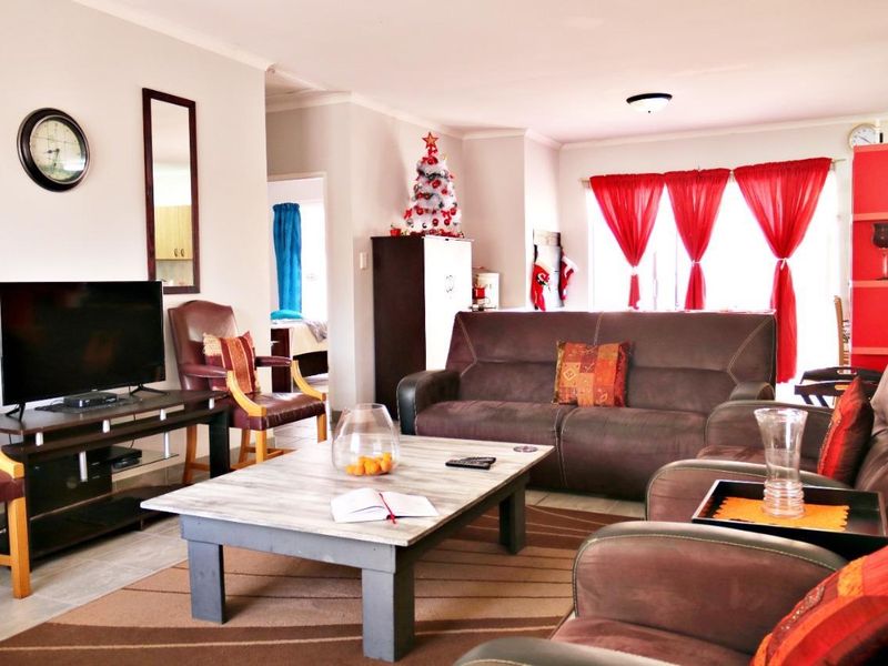 Low maintenance townhouse on sought after area - Photo 9