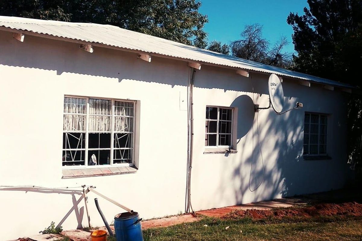 PLOT AVAILABLE WITH TO VERY LARGE GARAGES AND LICENECED MARIJUANA TUNEL - Photo 3