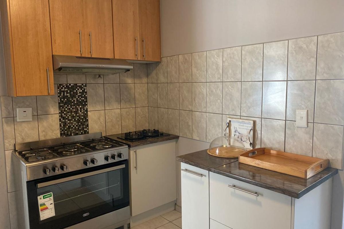 Lovely 4 Bedroom House For Sale - Photo 5