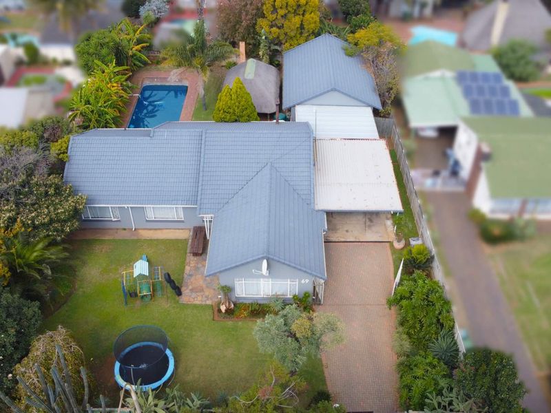 Comfortable Family Living in Prime Randhart – Space, Character & Potential - Photo 4