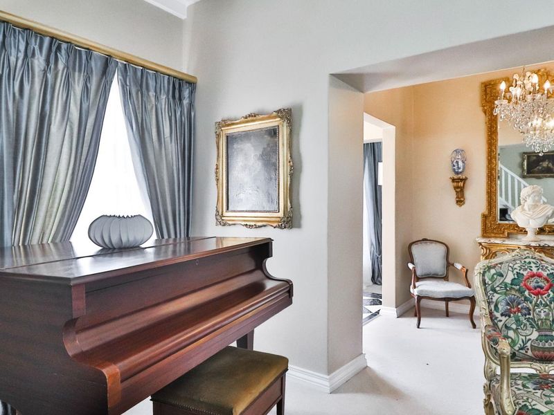 Renovated Sophistication - Photo 9