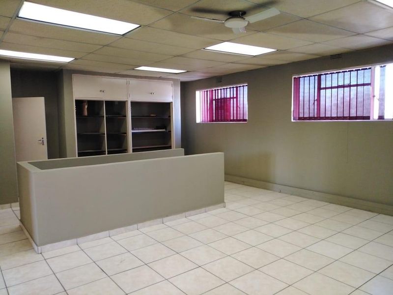 Prime Commercial Opportunity: Unit 1 Business Suite – IVH Centrum, Leeuwpoort Street, Boksburg - Photo 9