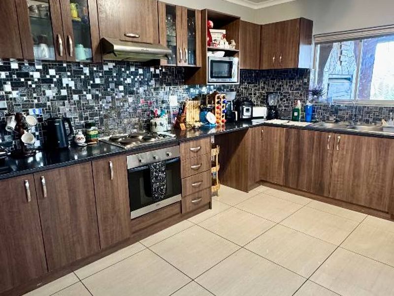 Sole Mandate - Photo 2