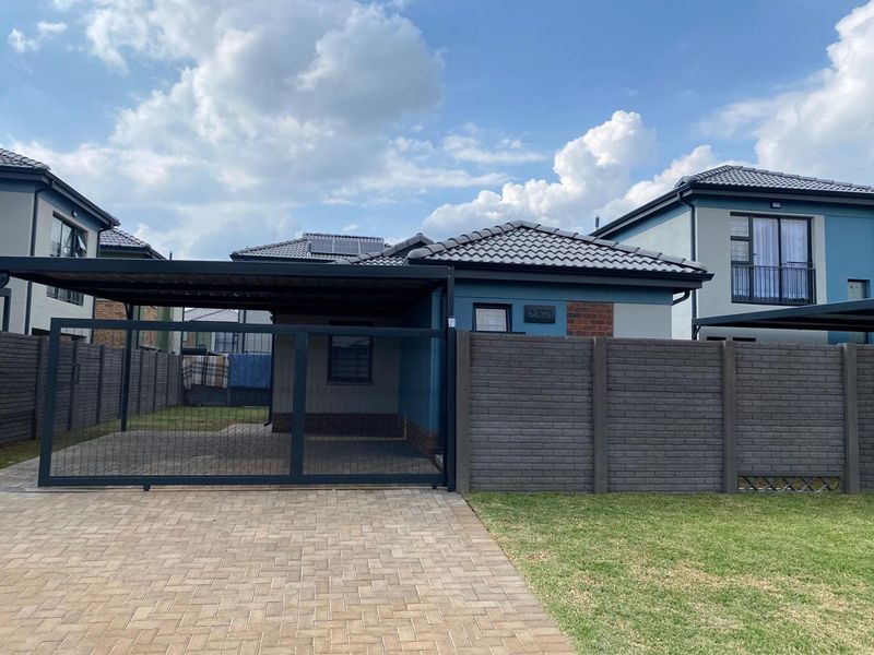 Modern 3-Bedroom Family Home in Sought-After Leopard’s Rest Security Estate - Photo 1
