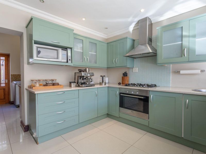 Versatile Estate Home - Photo 10