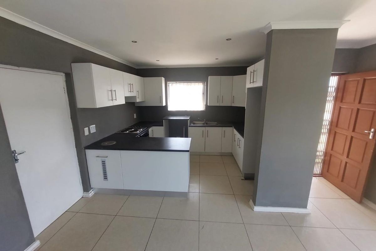 3 Bedroom Townhouse To Rent In Bridgemead - Photo 5