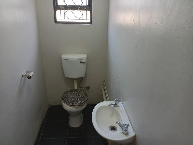 Affordable 2-Bedroom Rental Unit, Immediate Availability in Arboretum - Photo 7