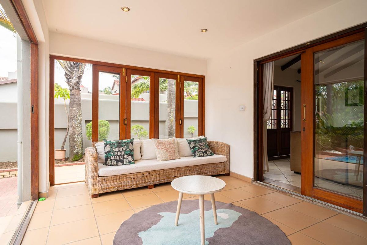 Space, Light and Comfort in a Secure Complex - Photo 4