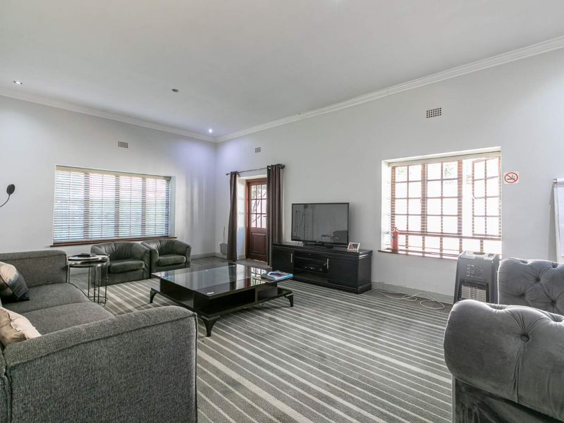 HOME IN THE HEART OF ROSEBANK - Photo 6