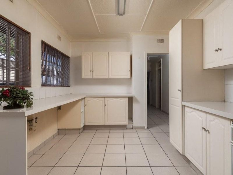 Cozy 2-Bedroom Linmeyer Gem with Flatlet & Carport - Photo 8