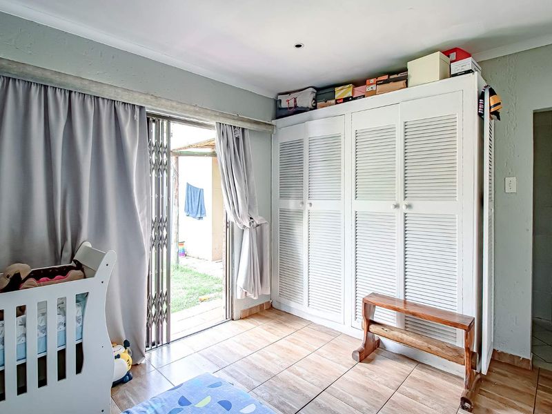 Amazing Sized Stand- in a great street!!!! - Photo 6