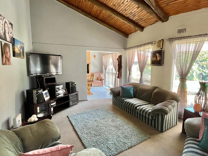 Luxurious Living Awaits in Sunward Park Village! - Photo 5