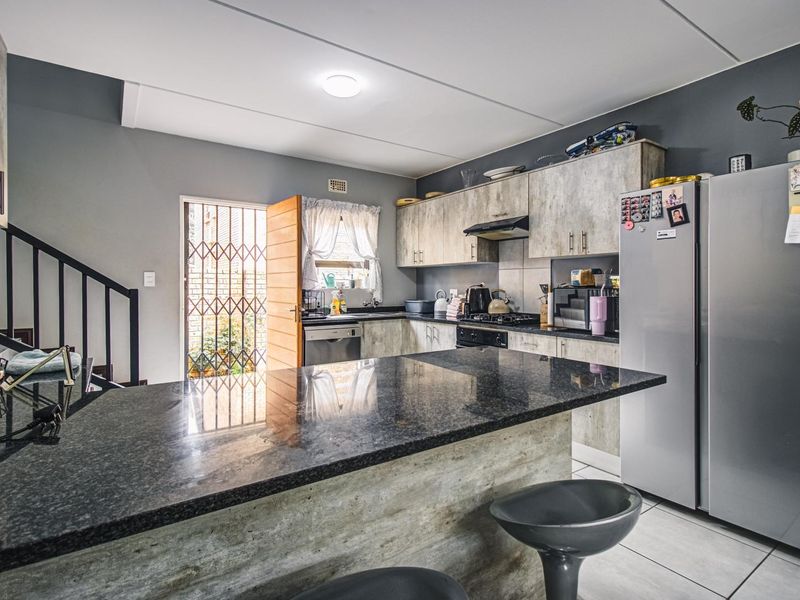 This one is a must view!! Need a lock up and go?? - Photo 5