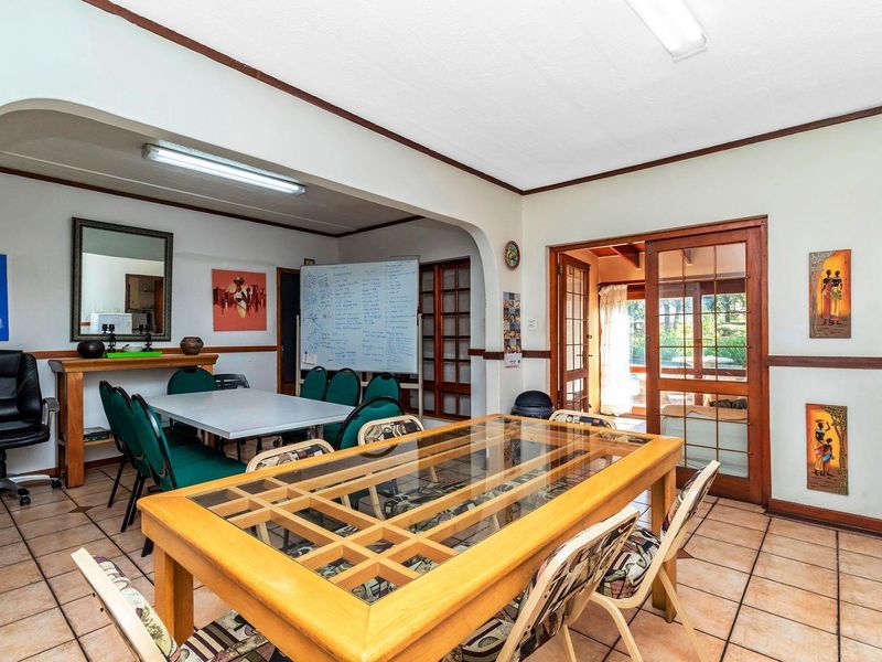 Expansive training lodge situated close to Grand Central Airport - Photo 5