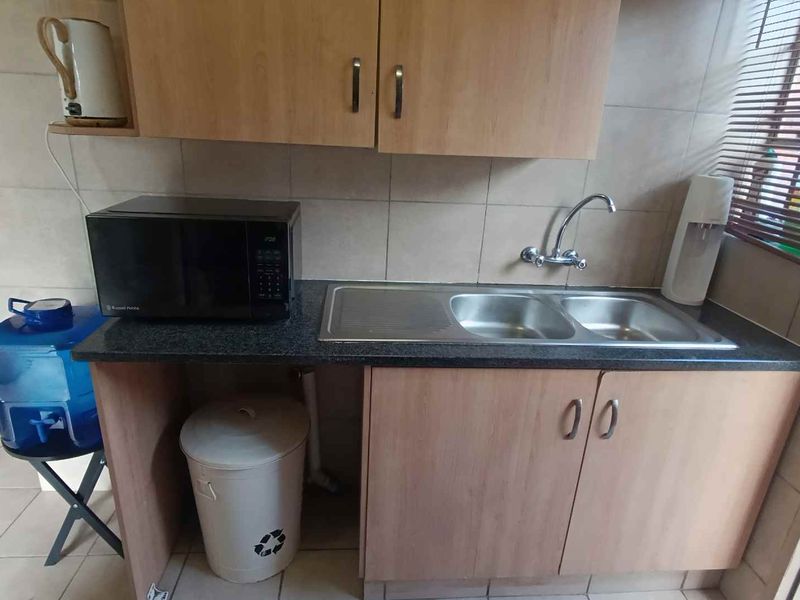 "Secure Estate Living: 3-Bed, Ready to Move In!" - Photo 8