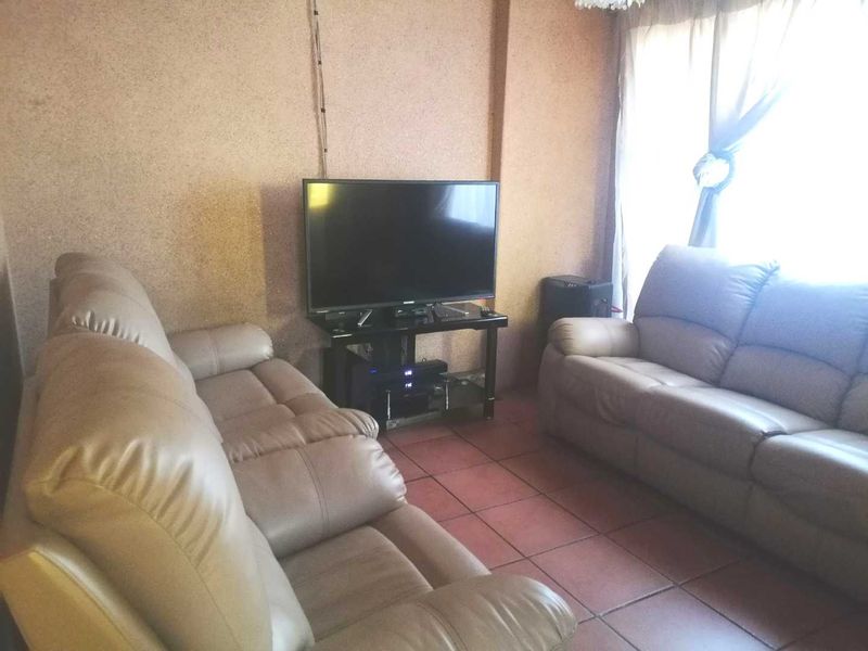 4 Bedrooms house for sale in Botleng - Photo 5