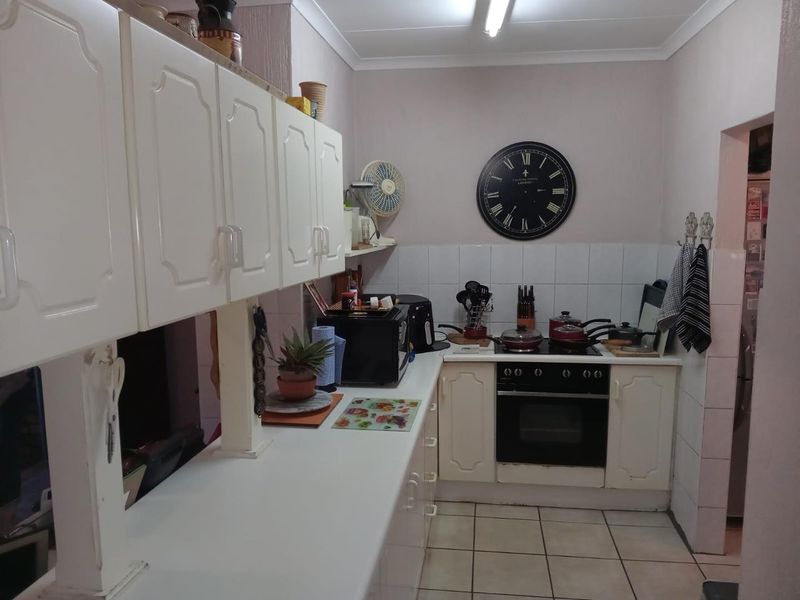 Charming 2-Bedroom Facebrick Simplex – Exceptional Value! - Photo 8