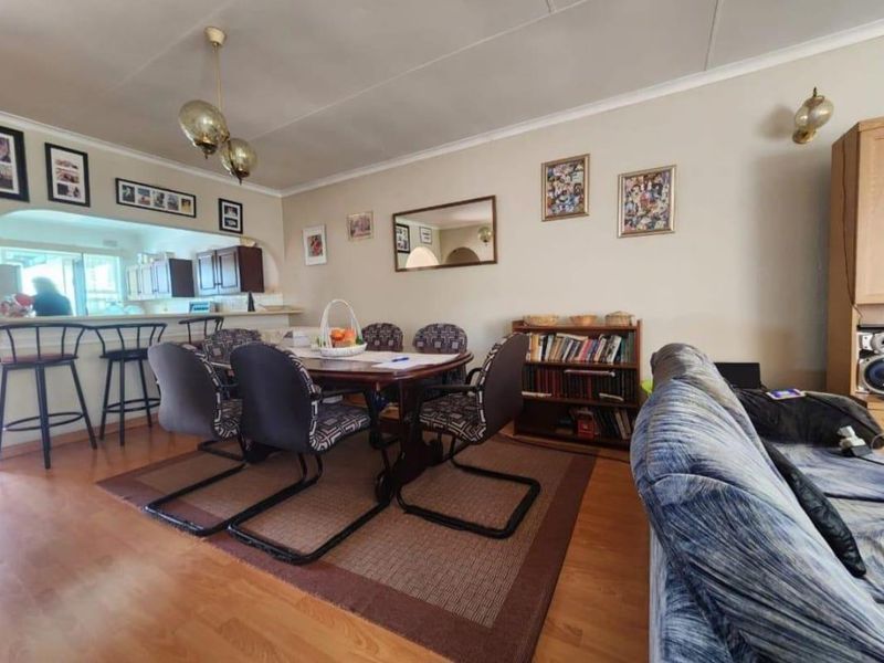 3 Bedroom Townhouse for Sale in Mulbarton - Photo 6