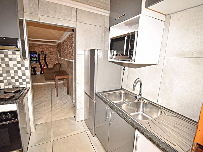 Welcome to your new home! - Photo 9