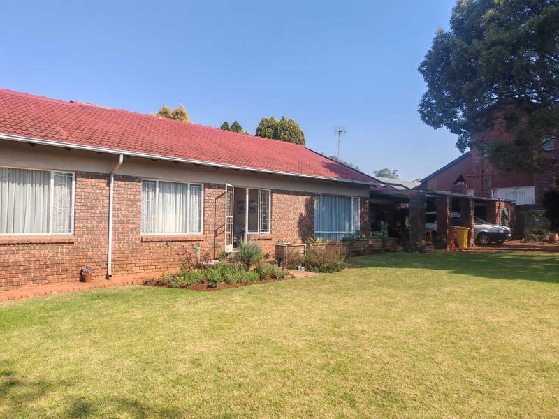 EXCLUSIVE MANDATE - LOVELY FAMILY HOME - CLOSE TO SCHOOLS - Photo 6