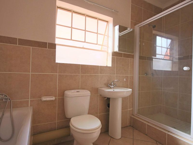 Loadshedding free area - A perfect lock up and go! - Photo 10