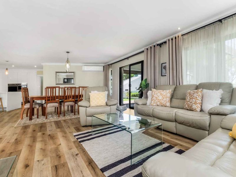 A MODERN MASTERPIECE TUCKED AWAY IN A CUL-DE-SAC INSIDE LOVELY SOMERSET GARDENS - Photo 4