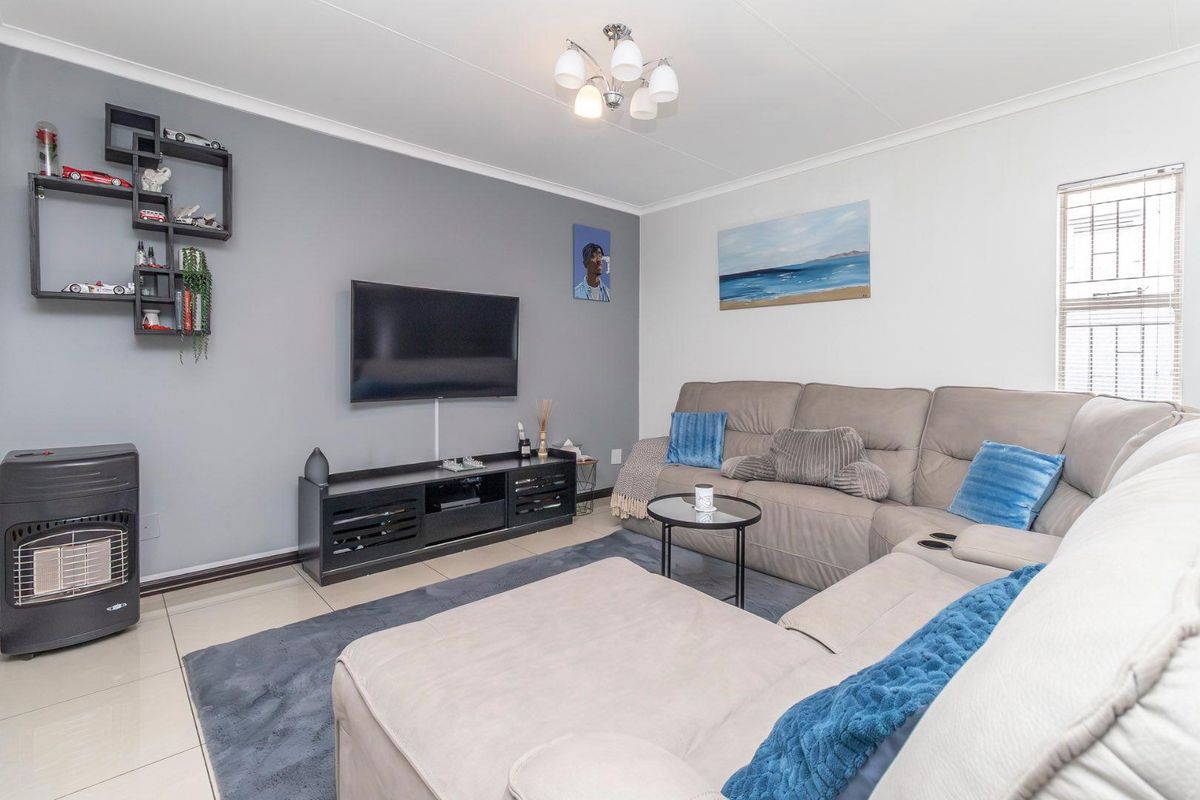 Modern Comfort Meets Tranquil Garden Living in Radiokop - Photo 5