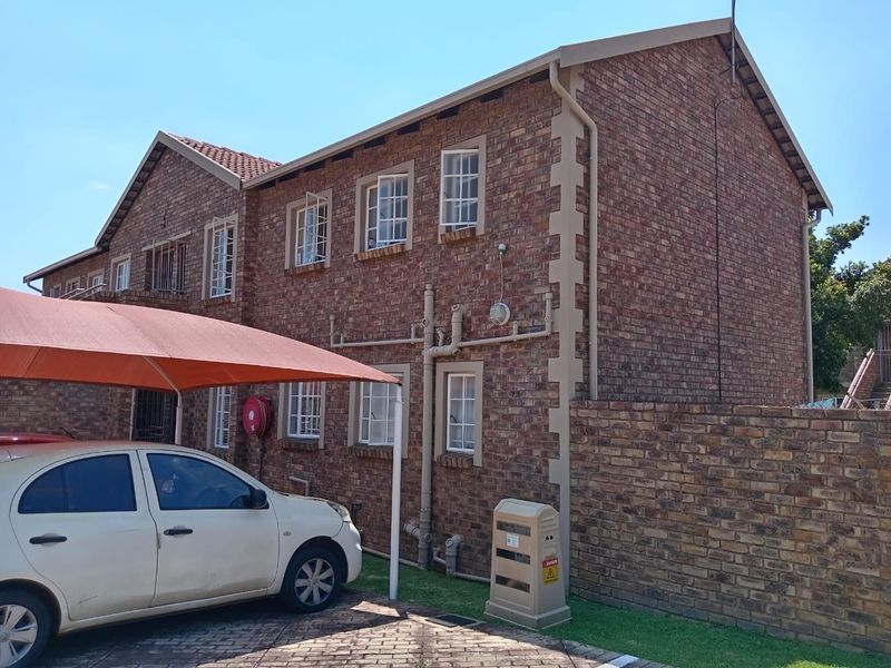 Spacious 2-Bedroom Apartment for Rent - Photo 2