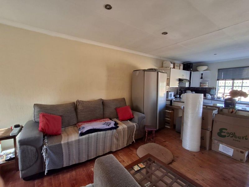 Spacious simplex in sought after complex - Photo 6