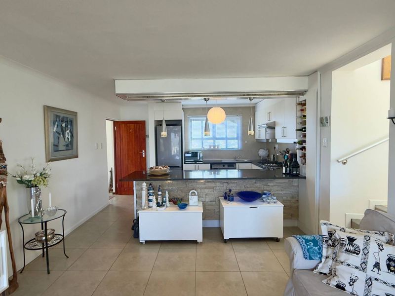 2 Bedroom Unfurnised Apartment in Mariners Village - Photo 6