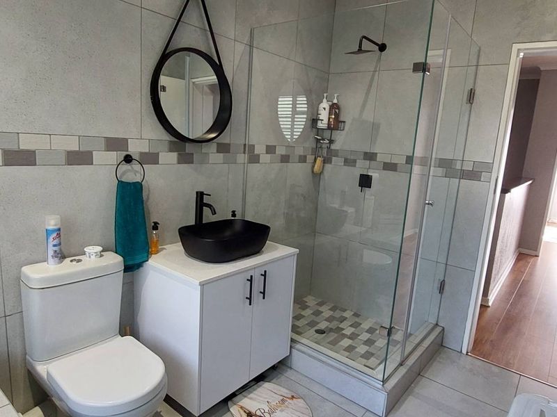 Modern Duplex with Patio & Pet Friendly Private Garden - Photo 10