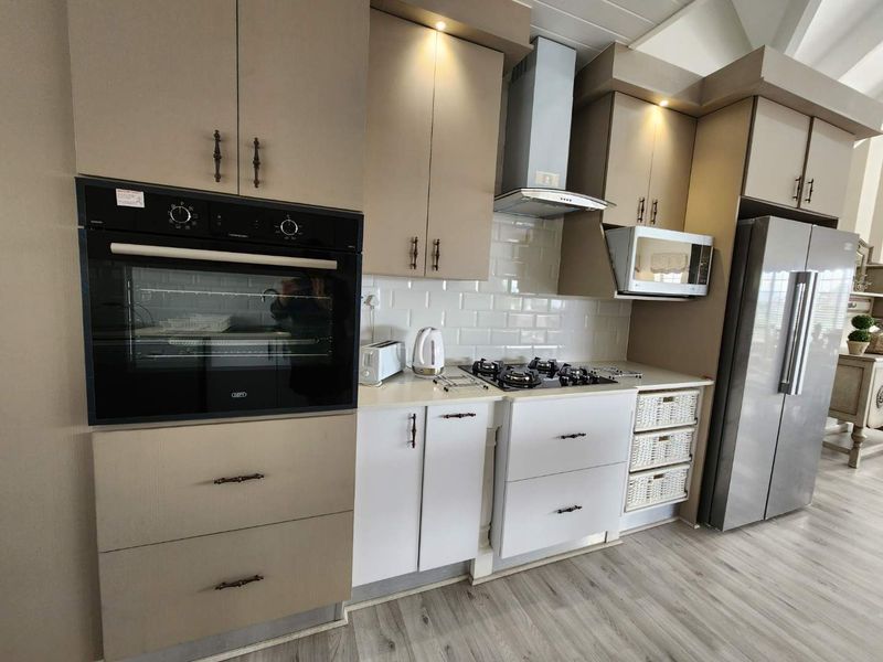 French inspired-look House for Sale! - Photo 10