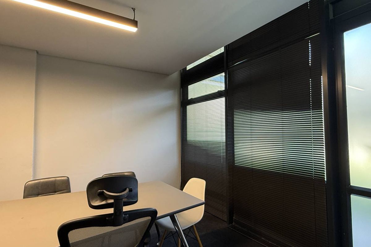 Prime Wembley Square office to let with balcony - Photo 5