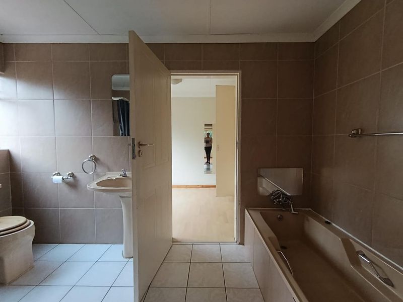 2 Bedroom Townhouse up for Rent in Bonaero Park - Photo 10