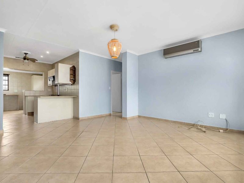 BRIGHT AND LIGHT THREE BEDROOM HOME WITH ALL THE ADDED EXTRAS - Photo 2