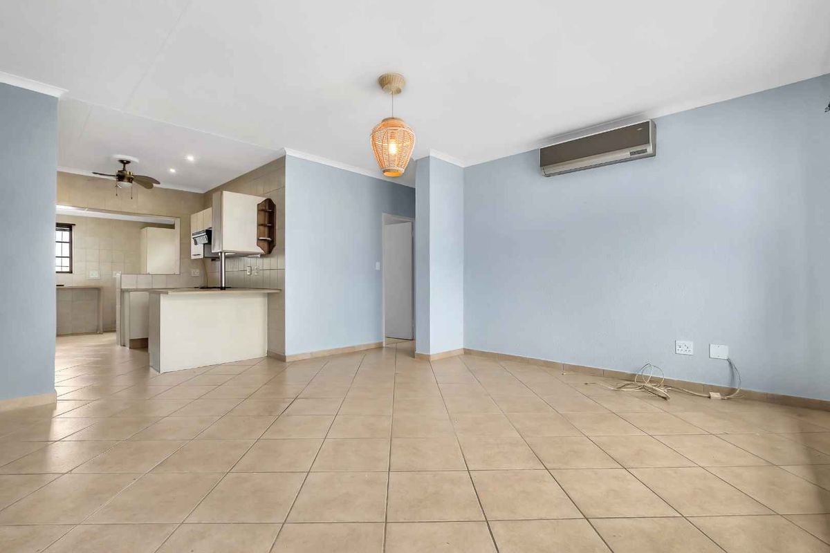 BRIGHT AND LIGHT THREE BEDROOM HOME WITH ALL THE ADDED EXTRAS - Photo 2