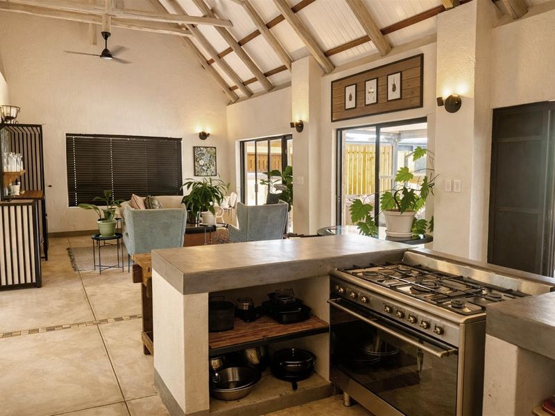 Private Lodge Living in Hoedspruit Wildlife Estate - Photo 6