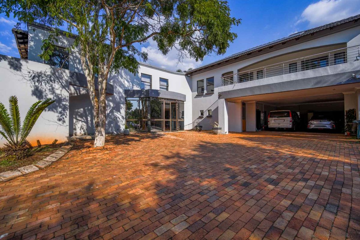 A Magnificent Family Estate Offering Space, Privacy and Spectacular Views - Photo 4